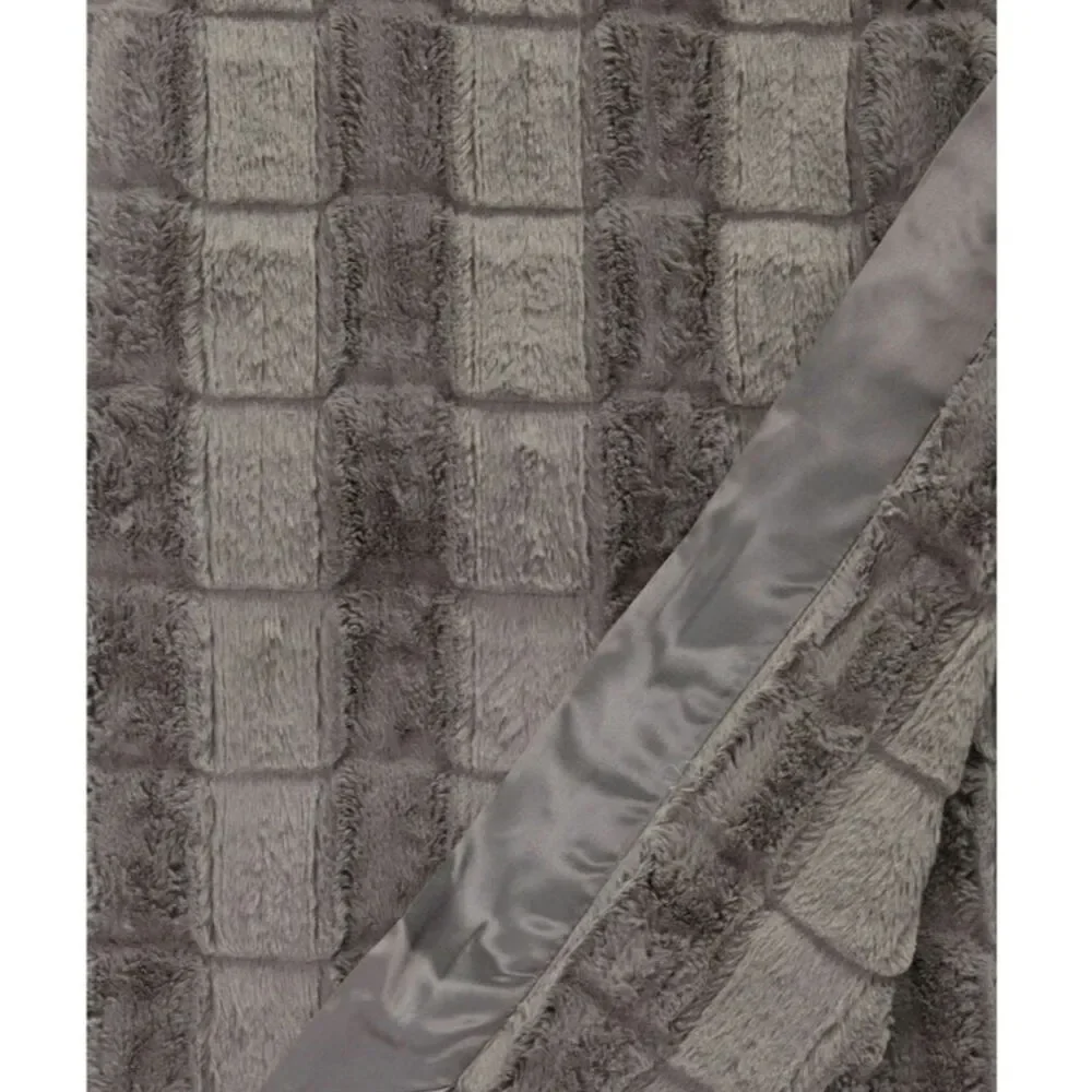 Giraffe at Home Luxe Waterfall Checkered Gray Throw Blanket NWT
